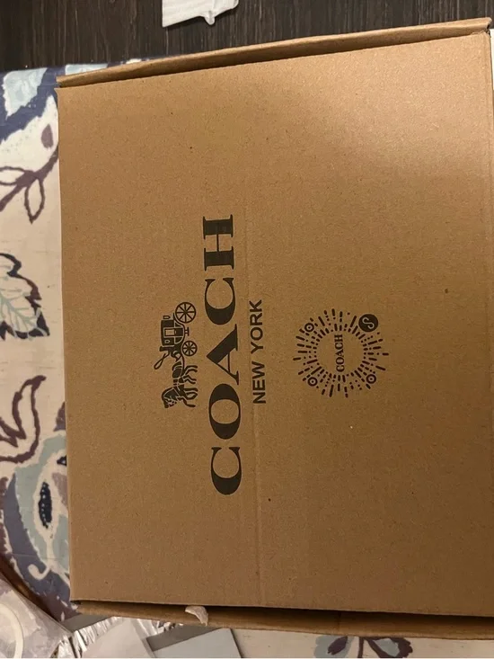 COACH White Signature Logo Shoulder Bag with Gold Hardware - Picture 4 of 4